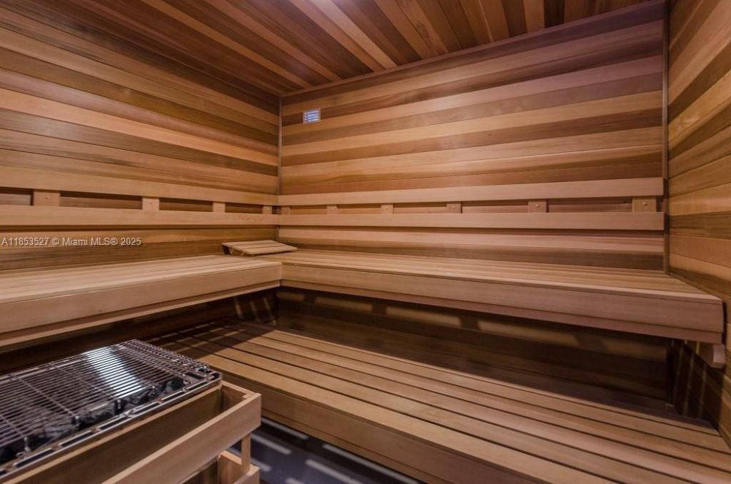 20281 E Country Club Dr, Unit 607, Aventura, FL 33180 Photo