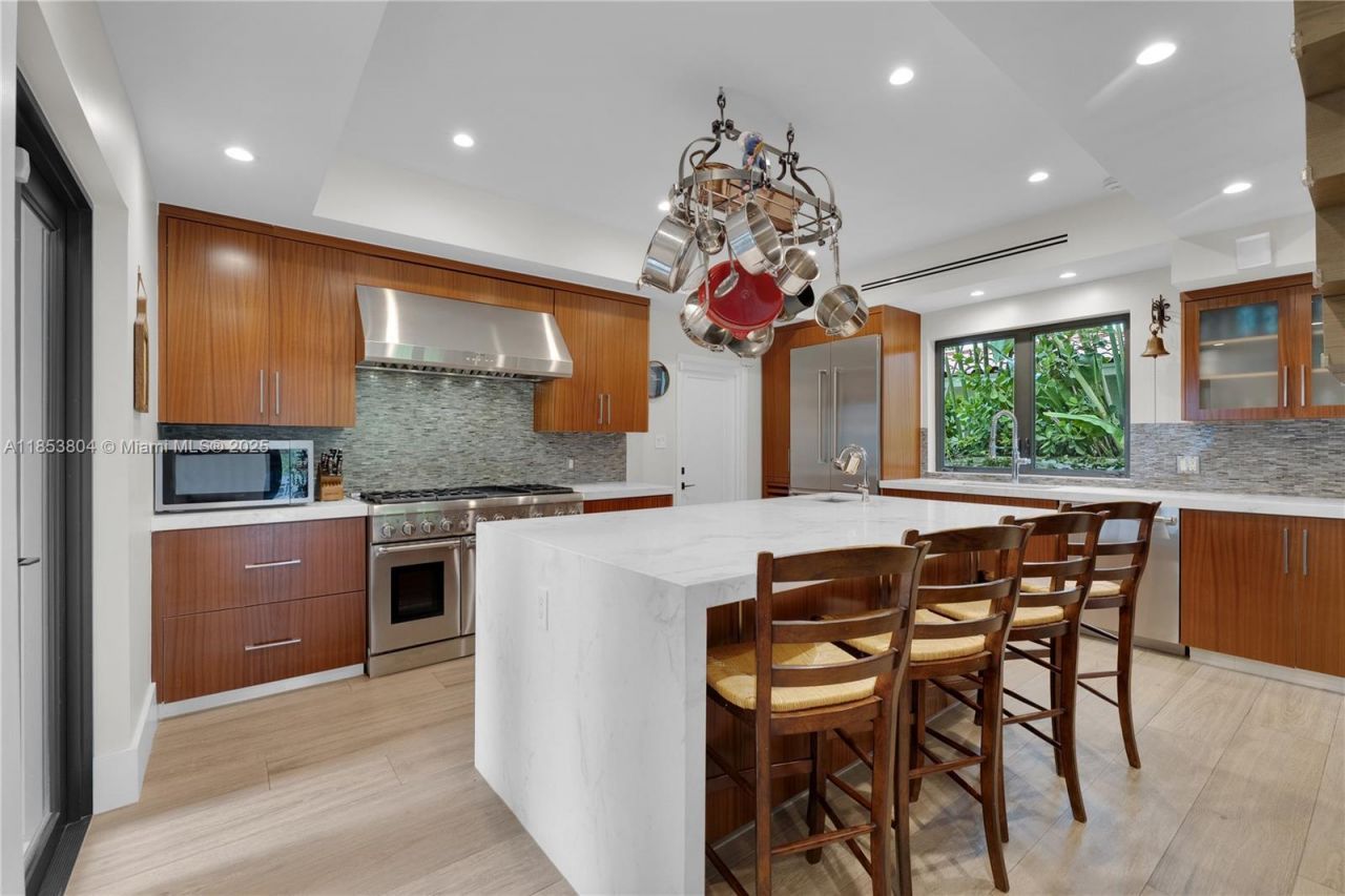 4475 N Meridian Ave, Miami Beach, FL 33140 Photo