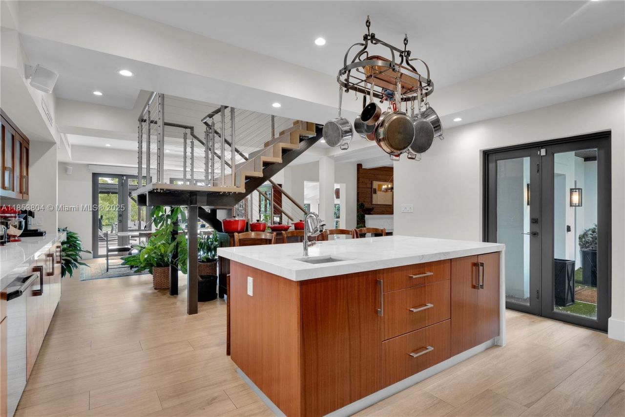 4475 N Meridian Ave, Miami Beach, FL 33140 Photo