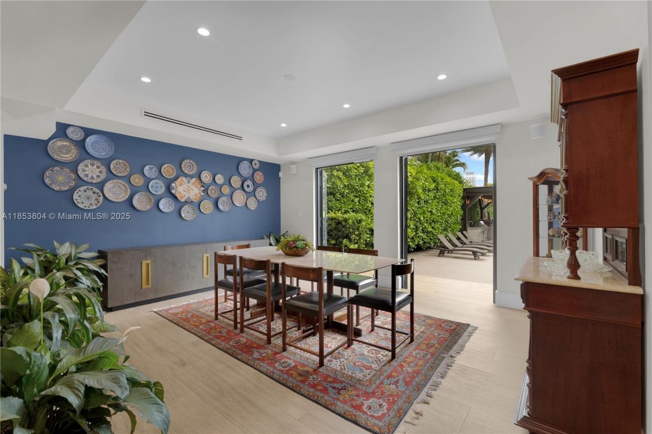 4475 N Meridian Ave, Miami Beach, FL 33140 Photo