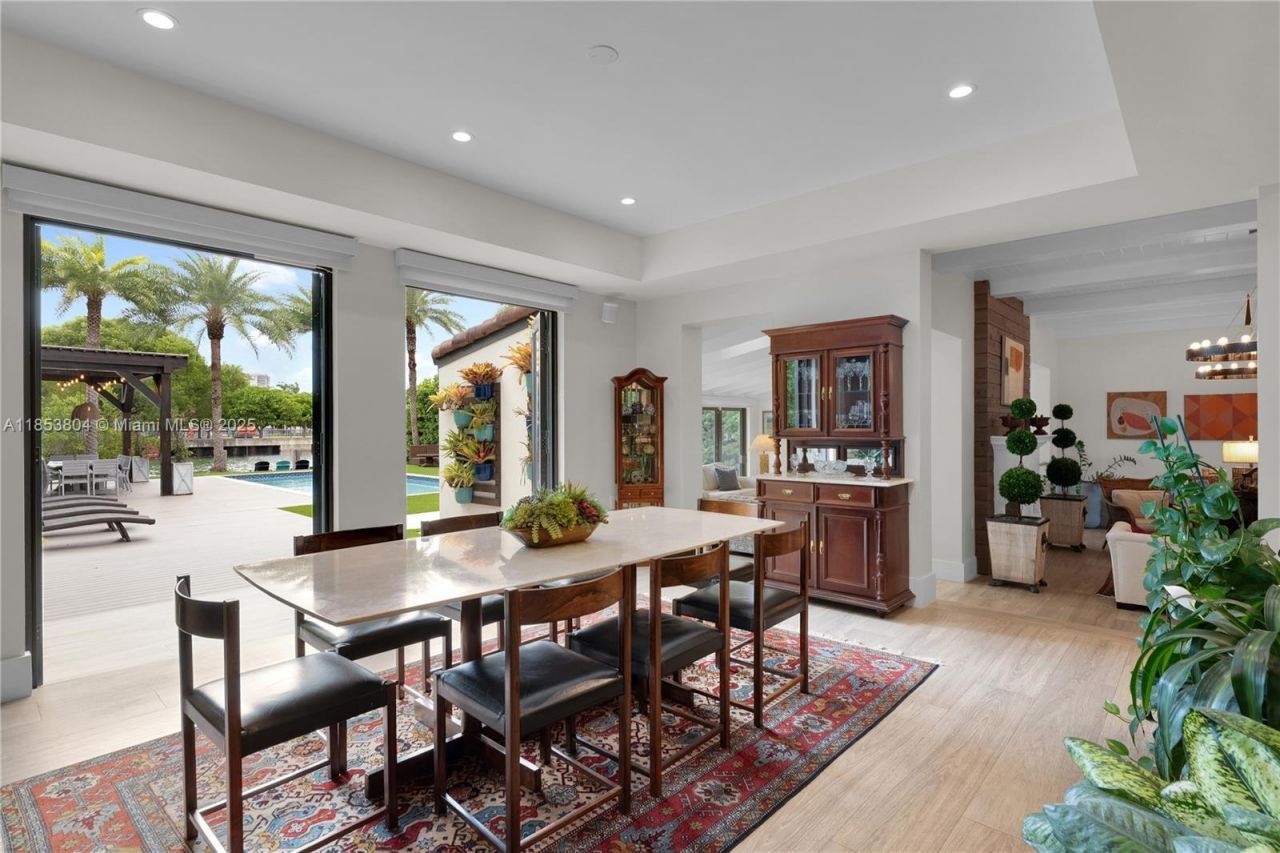 4475 N Meridian Ave, Miami Beach, FL 33140 Photo