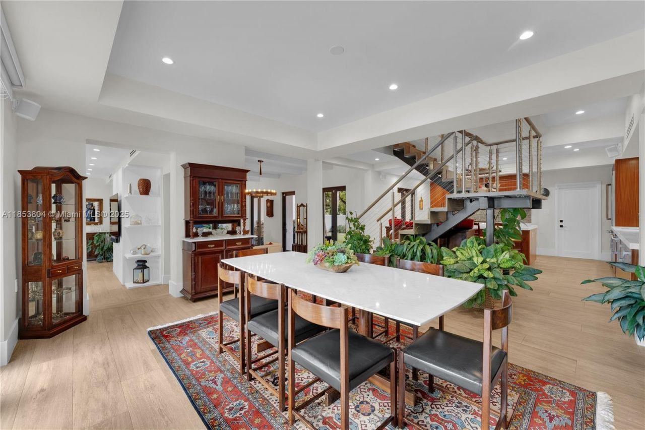 4475 N Meridian Ave, Miami Beach, FL 33140 Photo