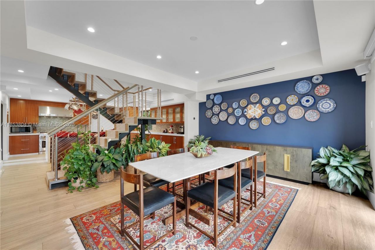 4475 N Meridian Ave, Miami Beach, FL 33140 Photo