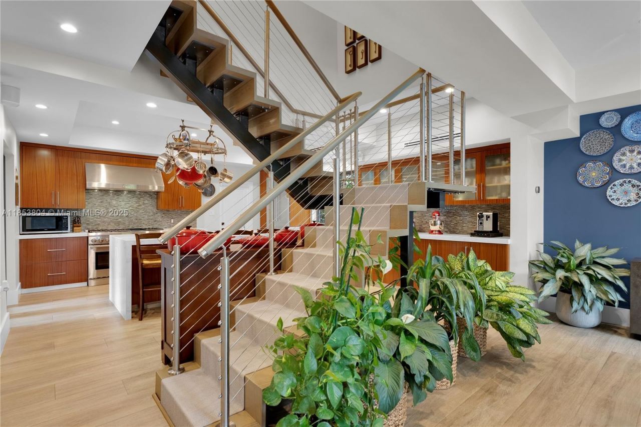 4475 N Meridian Ave, Miami Beach, FL 33140 Photo