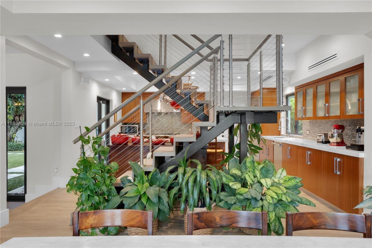 4475 N Meridian Ave, Miami Beach, FL 33140 Photo