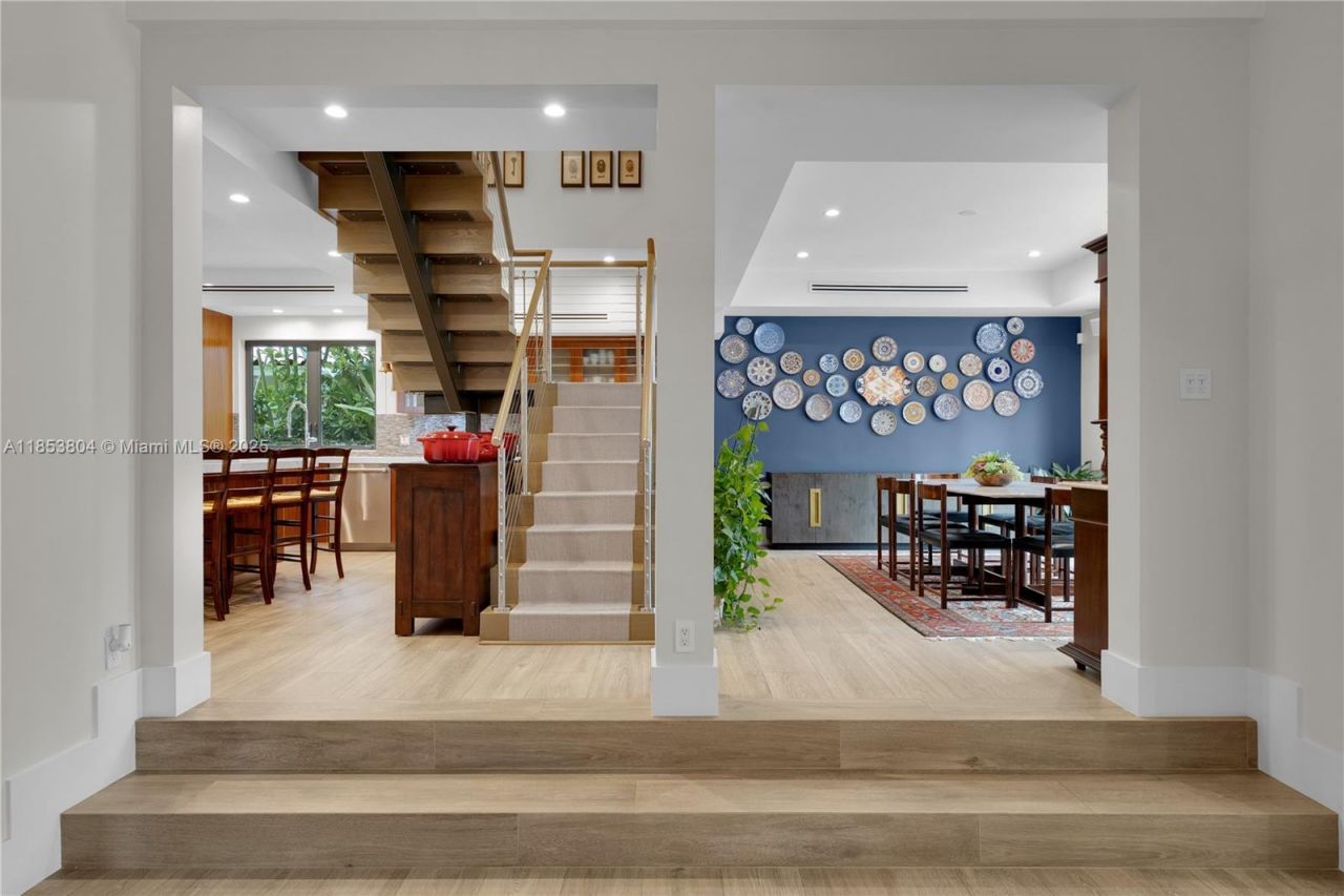 4475 N Meridian Ave, Miami Beach, FL 33140 Photo