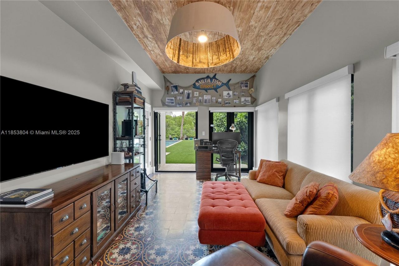 4475 N Meridian Ave, Miami Beach, FL 33140 Photo