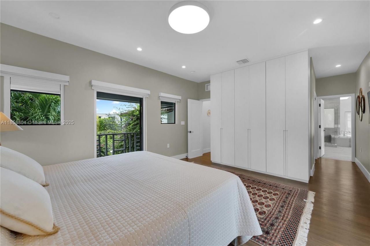 4475 N Meridian Ave, Miami Beach, FL 33140 Photo