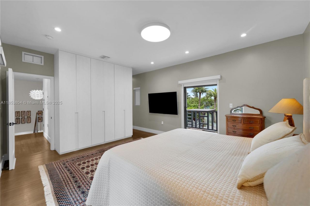 4475 N Meridian Ave, Miami Beach, FL 33140 Photo