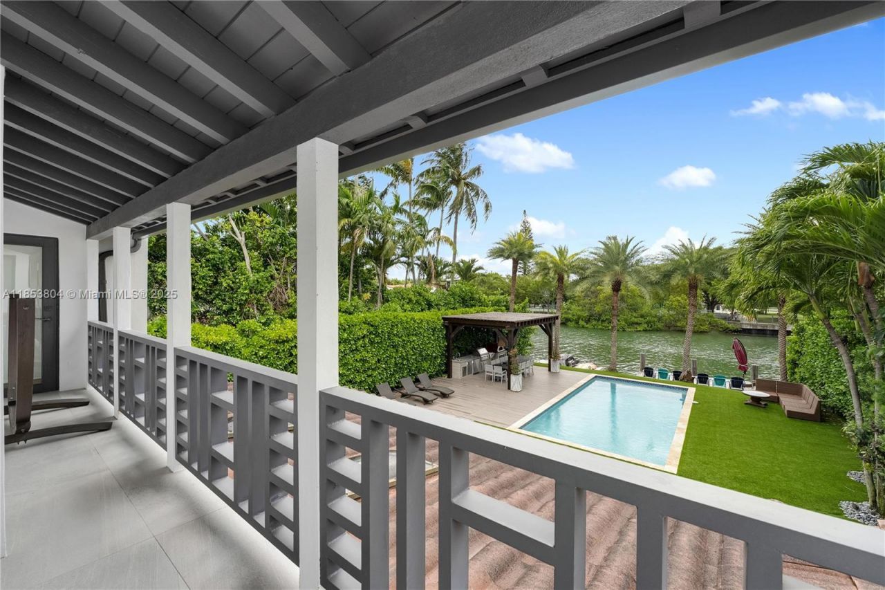 4475 N Meridian Ave, Miami Beach, FL 33140 Photo