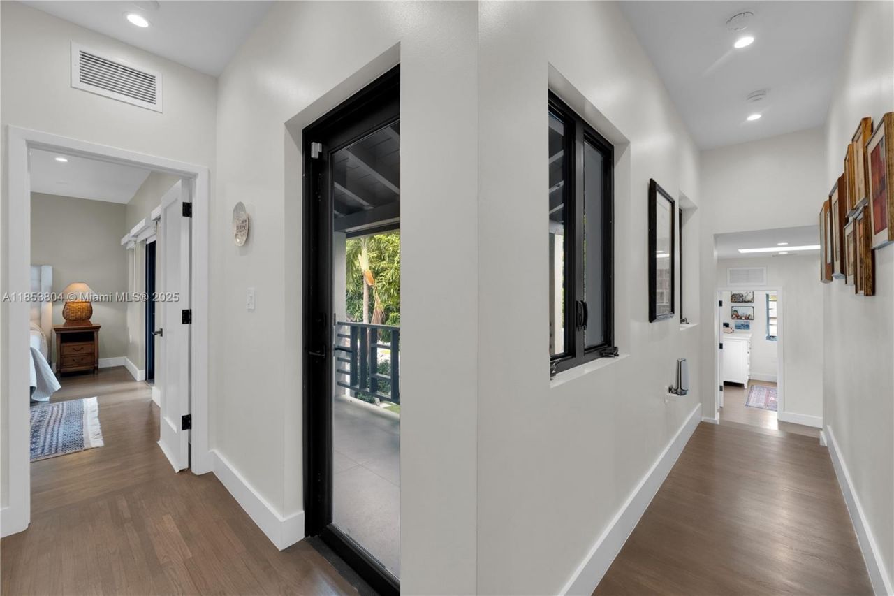 4475 N Meridian Ave, Miami Beach, FL 33140 Photo