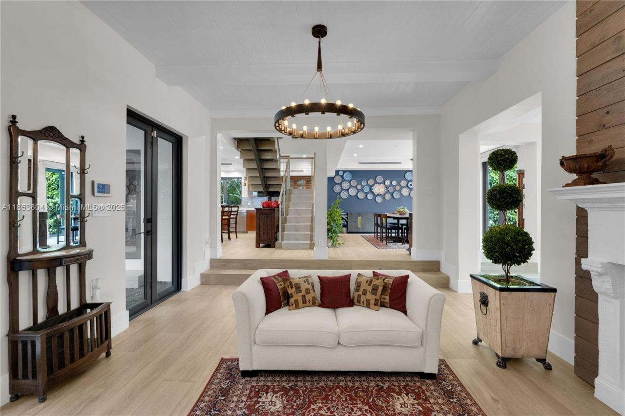 4475 N Meridian Ave, Miami Beach, FL 33140 Photo