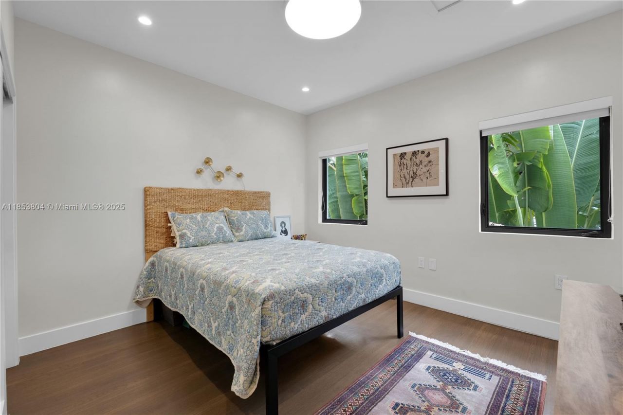 4475 N Meridian Ave, Miami Beach, FL 33140 Photo