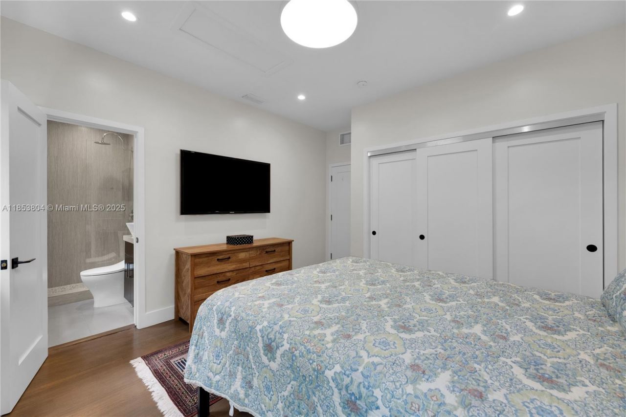 4475 N Meridian Ave, Miami Beach, FL 33140 Photo