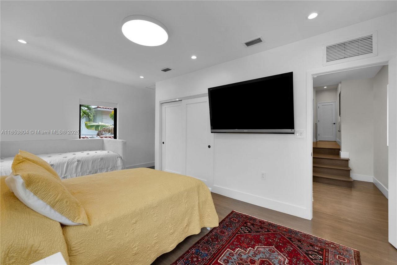 4475 N Meridian Ave, Miami Beach, FL 33140 Photo