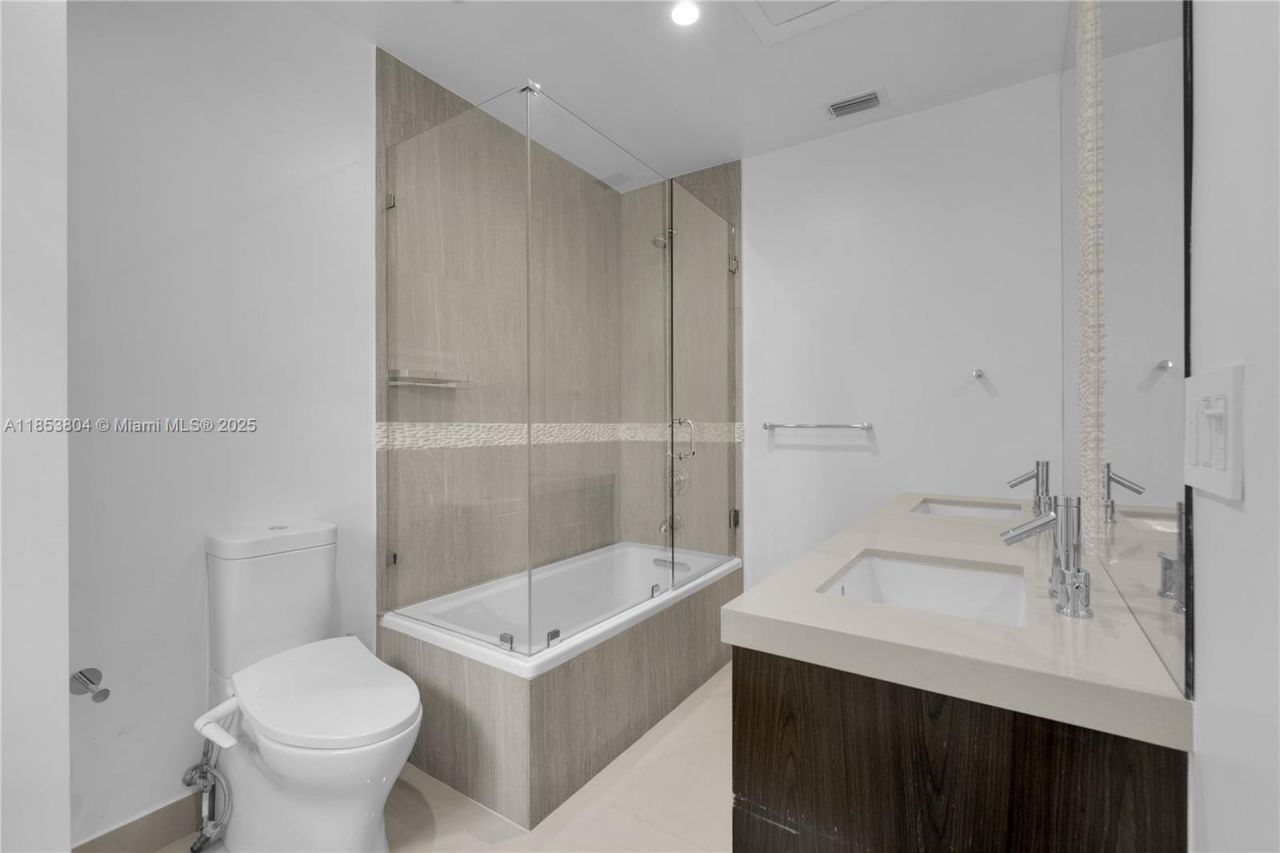 4475 N Meridian Ave, Miami Beach, FL 33140 Photo