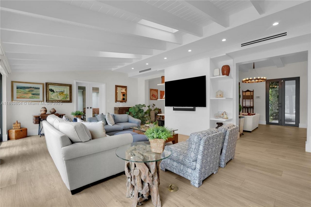 4475 N Meridian Ave, Miami Beach, FL 33140 Photo