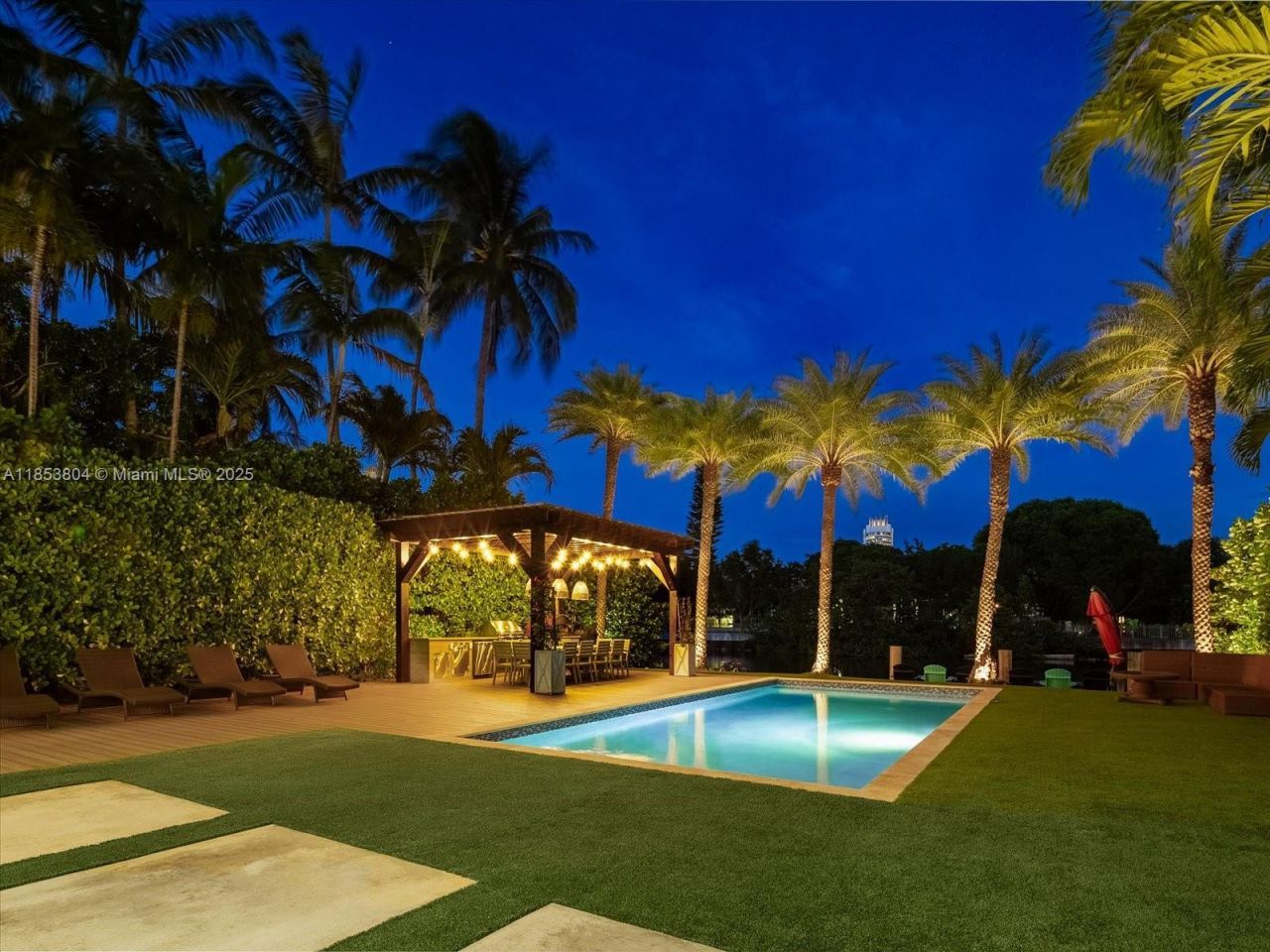 4475 N Meridian Ave, Miami Beach, FL 33140 Photo