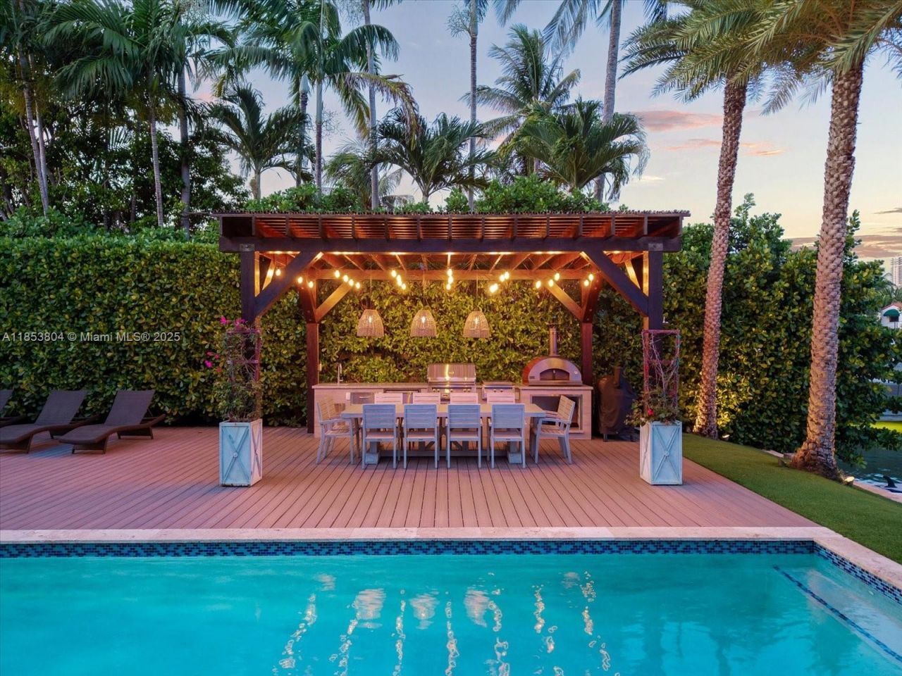 4475 N Meridian Ave, Miami Beach, FL 33140 Photo