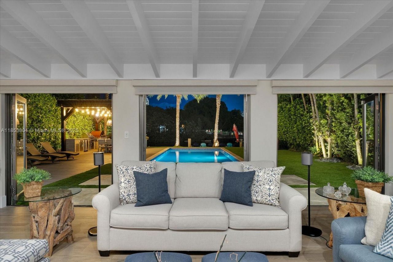 4475 N Meridian Ave, Miami Beach, FL 33140 Photo