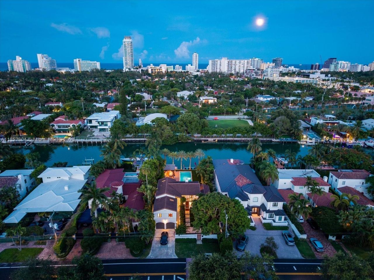 4475 N Meridian Ave, Miami Beach, FL 33140 Photo