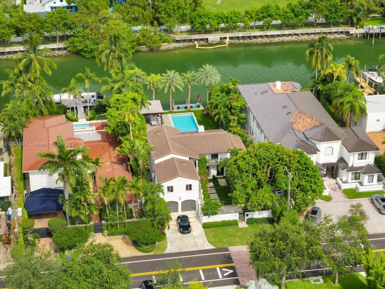 4475 N Meridian Ave, Miami Beach, FL 33140 Photo