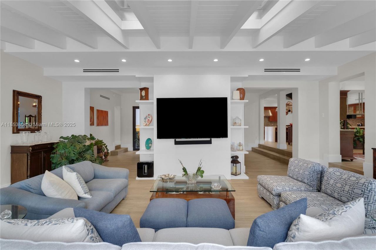 4475 N Meridian Ave, Miami Beach, FL 33140 Photo