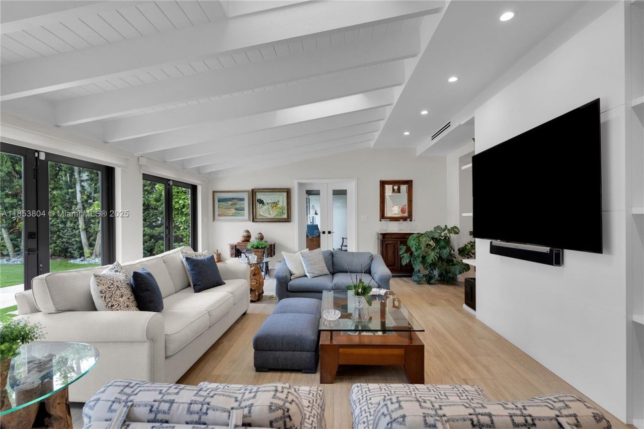 4475 N Meridian Ave, Miami Beach, FL 33140 Photo