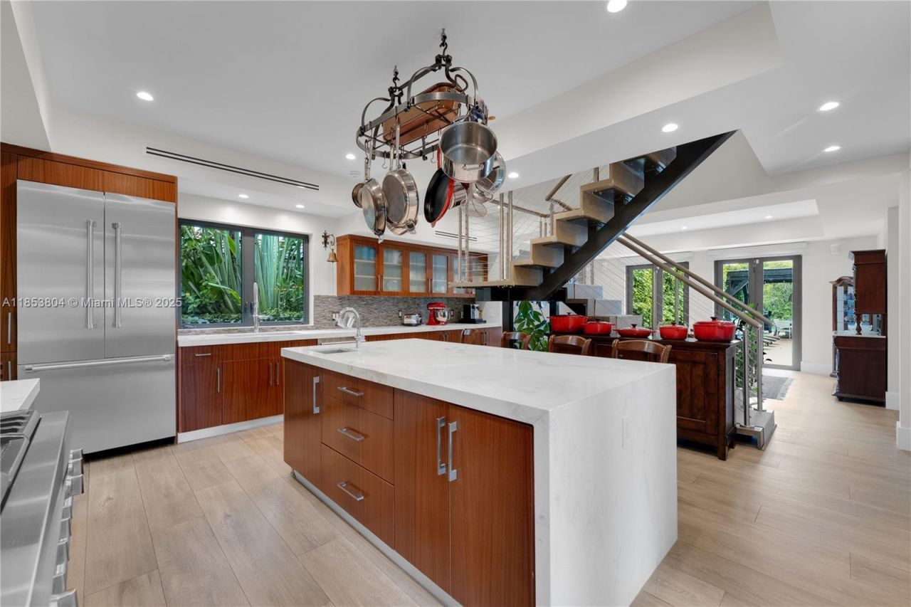 4475 N Meridian Ave, Miami Beach, FL 33140 Photo