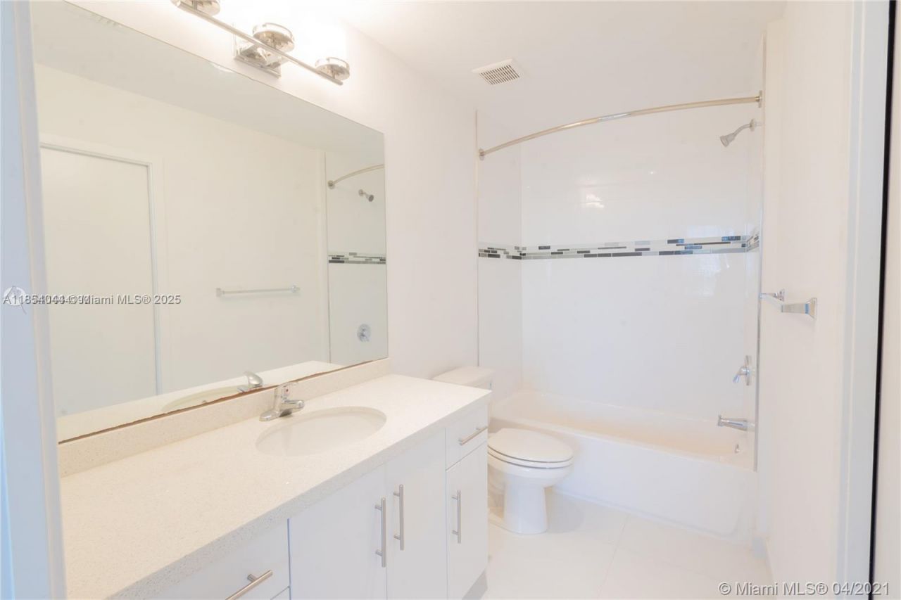 2651 NE 212th Ter, Unit 103, Miami, FL 33180 Photo
