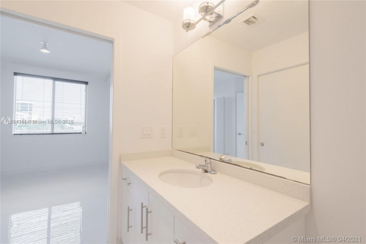 2651 NE 212th Ter, Unit 103, Miami, FL 33180 Photo