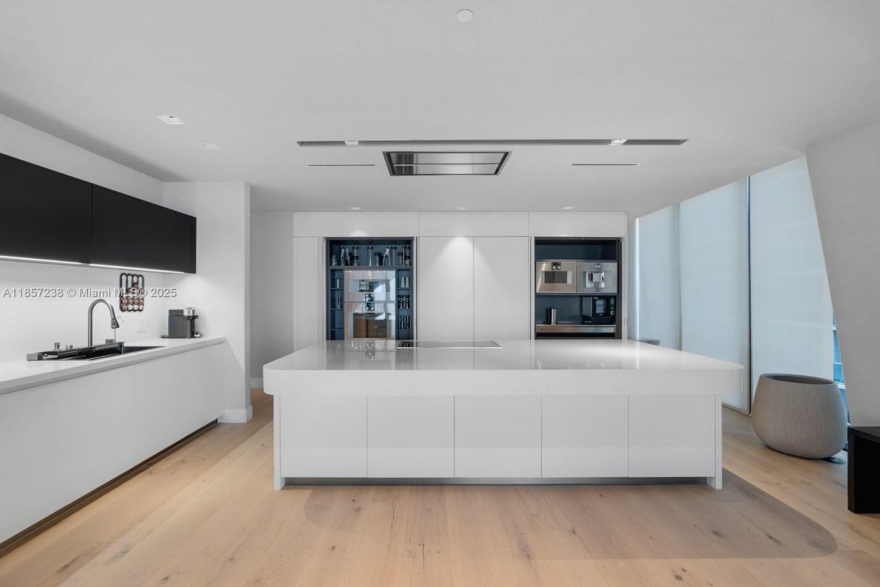 1000 Biscayne Blvd, Unit 2402, Miami, FL 33132 Photo