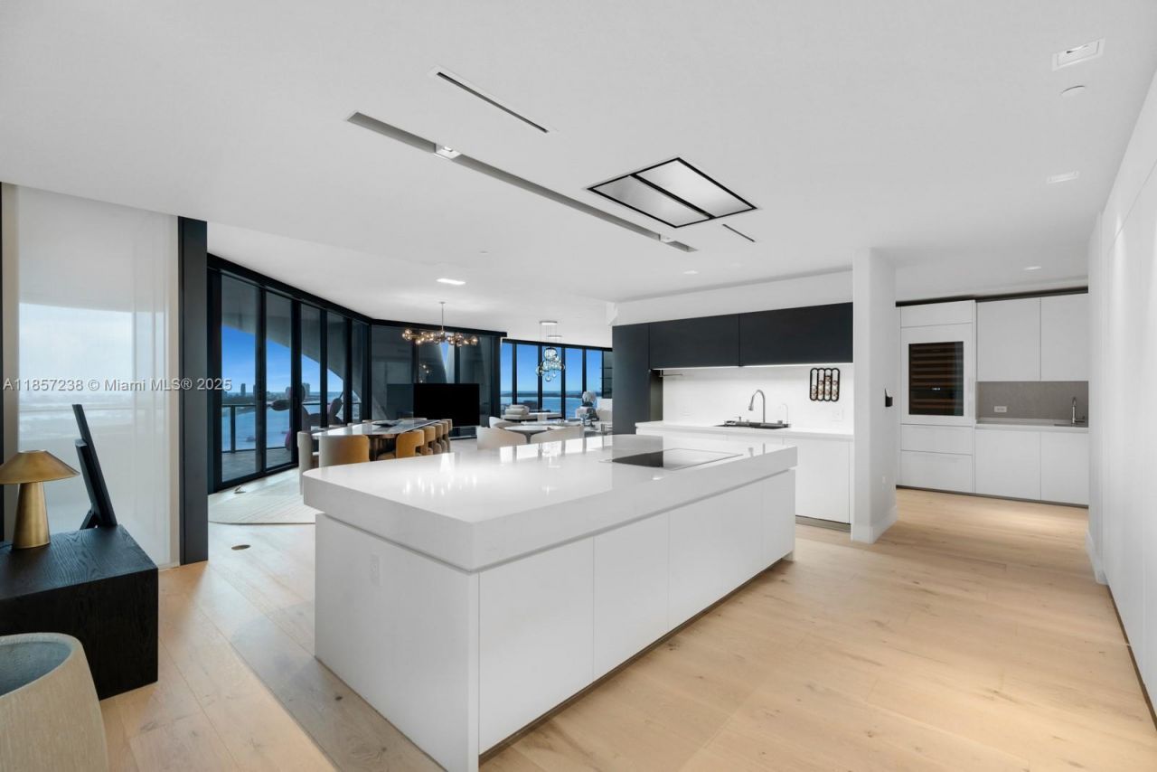 1000 Biscayne Blvd, Unit 2402, Miami, FL 33132 Photo