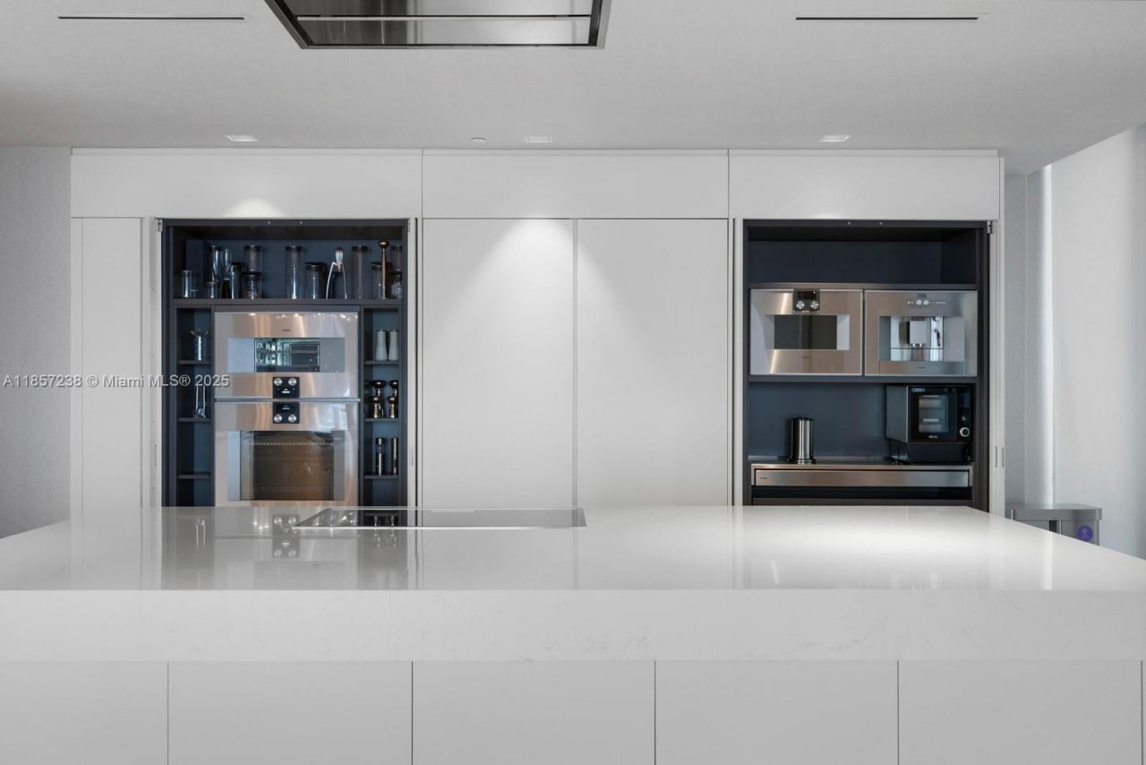 1000 Biscayne Blvd, Unit 2402, Miami, FL 33132 Photo