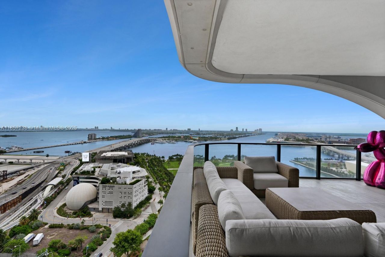 1000 Biscayne Blvd, Unit 2402, Miami, FL 33132 Photo