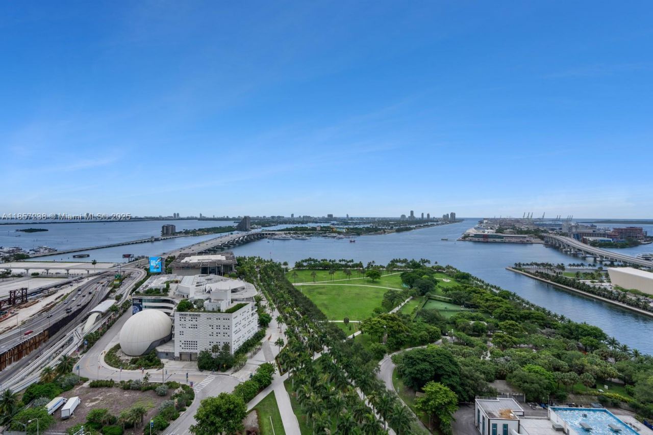 1000 Biscayne Blvd, Unit 2402, Miami, FL 33132 Photo