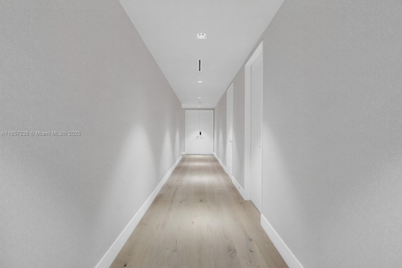 1000 Biscayne Blvd, Unit 2402, Miami, FL 33132 Photo