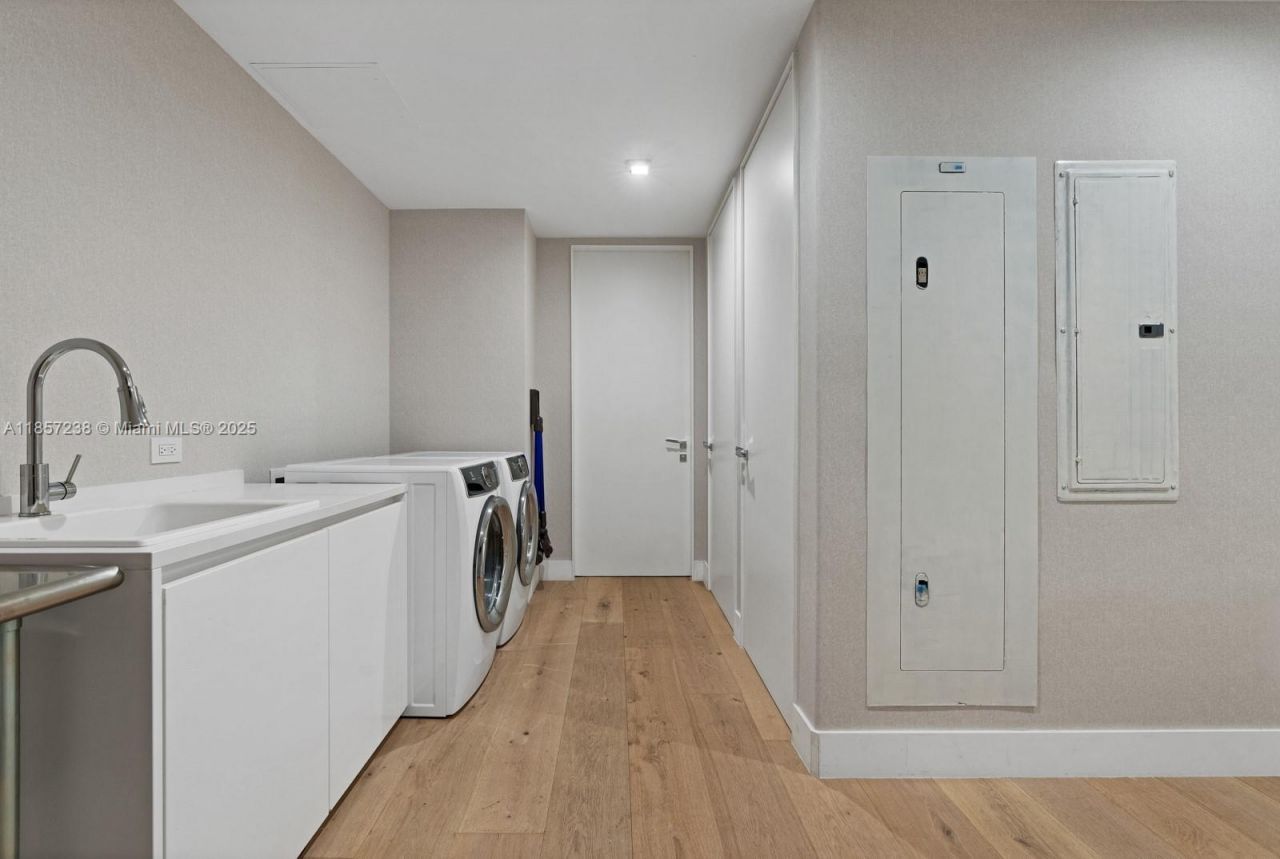 1000 Biscayne Blvd, Unit 2402, Miami, FL 33132 Photo