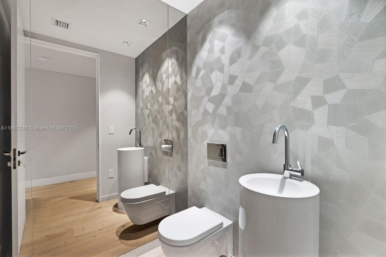 1000 Biscayne Blvd, Unit 2402, Miami, FL 33132 Photo