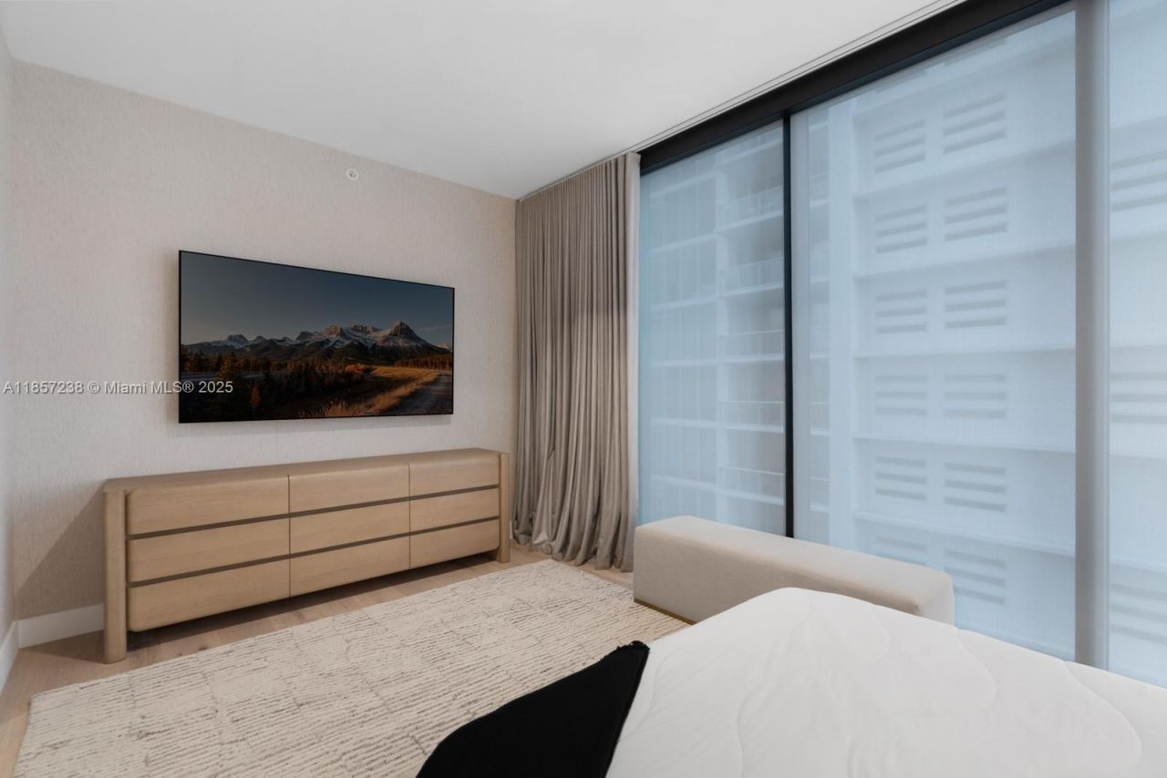 1000 Biscayne Blvd, Unit 2402, Miami, FL 33132 Photo