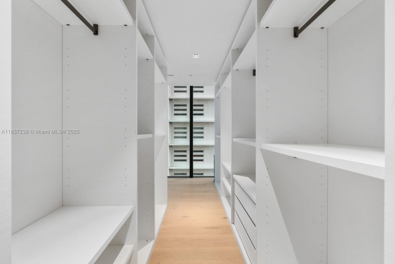 1000 Biscayne Blvd, Unit 2402, Miami, FL 33132 Photo