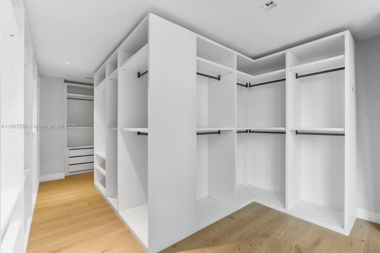 1000 Biscayne Blvd, Unit 2402, Miami, FL 33132 Photo