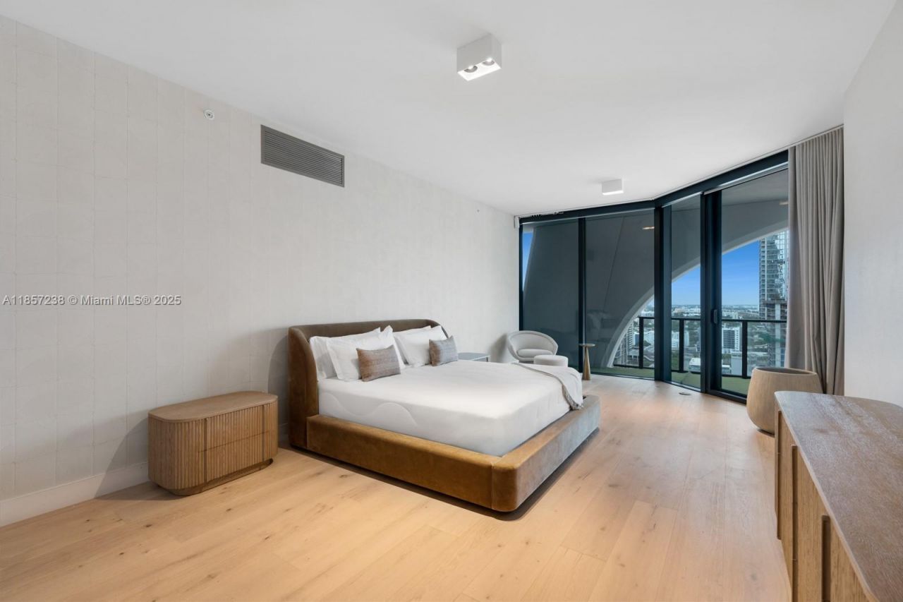 1000 Biscayne Blvd, Unit 2402, Miami, FL 33132 Photo