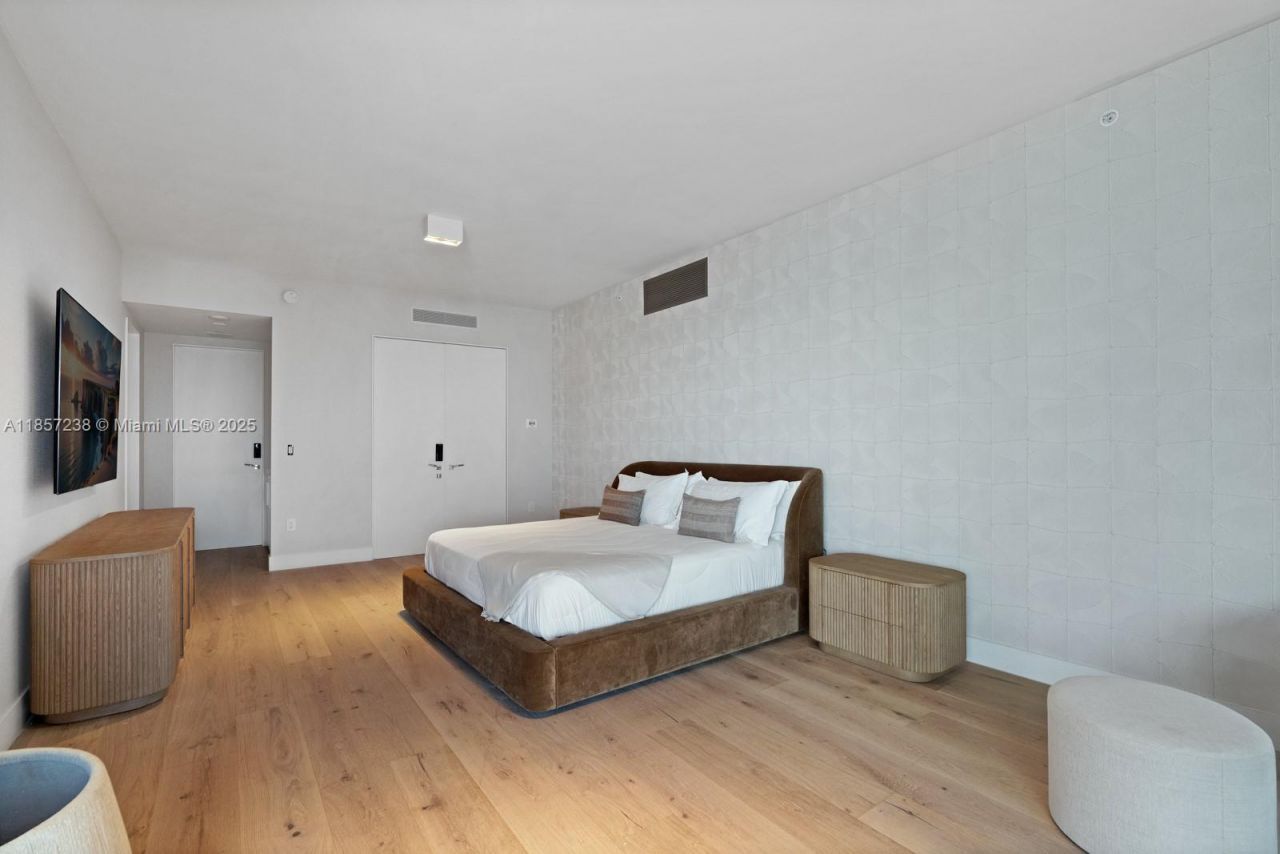 1000 Biscayne Blvd, Unit 2402, Miami, FL 33132 Photo