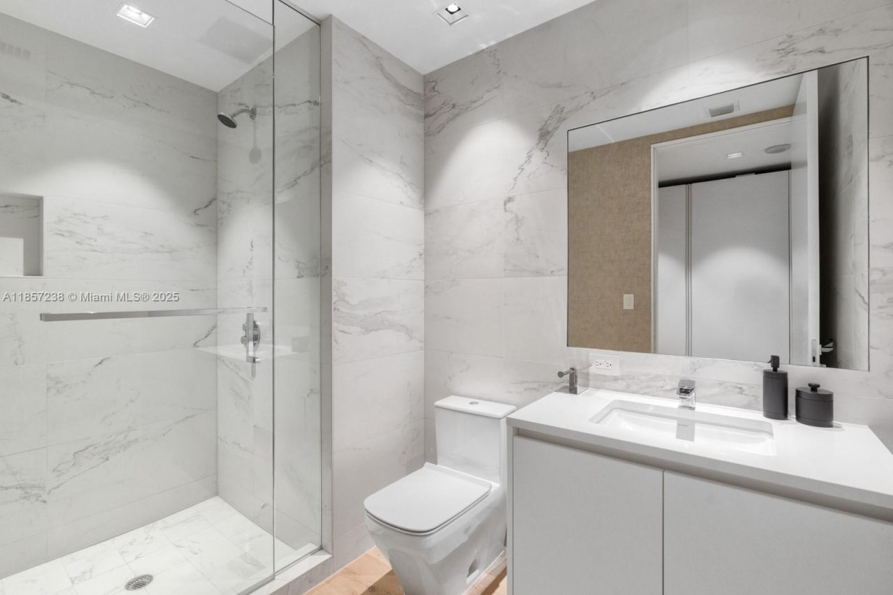 1000 Biscayne Blvd, Unit 2402, Miami, FL 33132 Photo