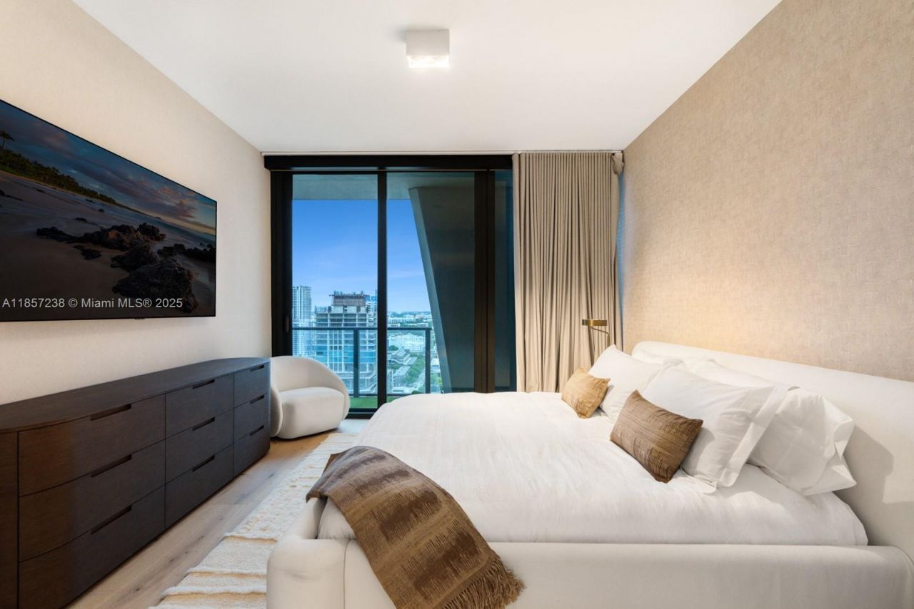 1000 Biscayne Blvd, Unit 2402, Miami, FL 33132 Photo