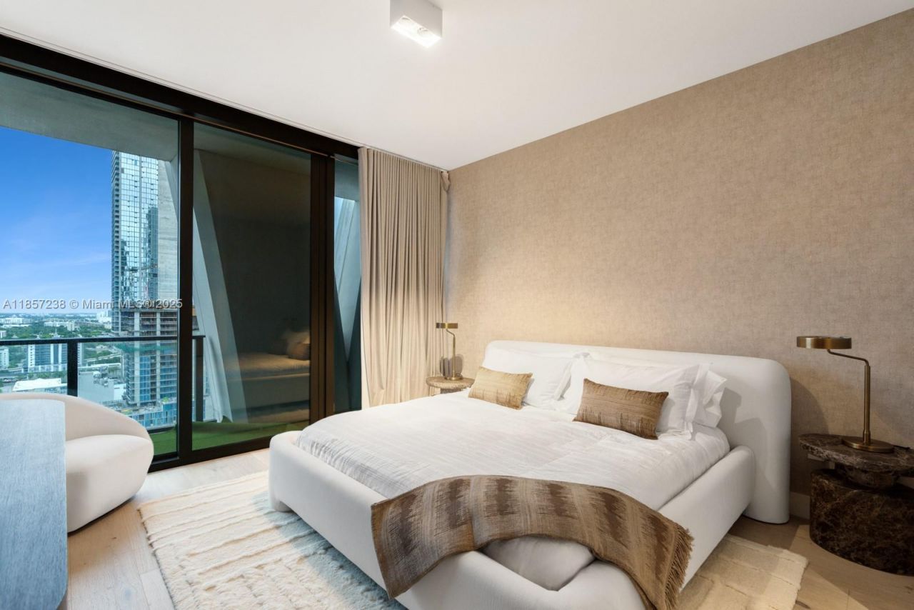 1000 Biscayne Blvd, Unit 2402, Miami, FL 33132 Photo