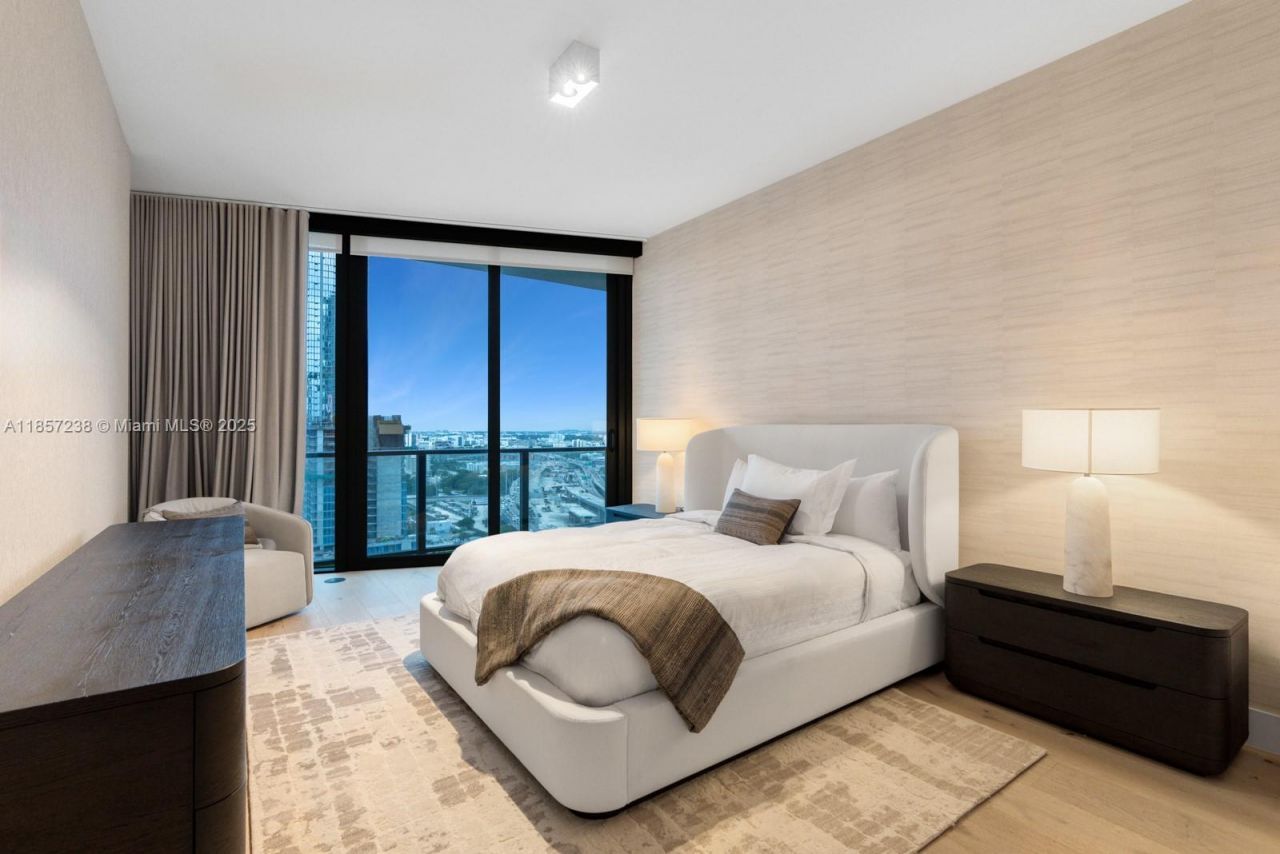 1000 Biscayne Blvd, Unit 2402, Miami, FL 33132 Photo