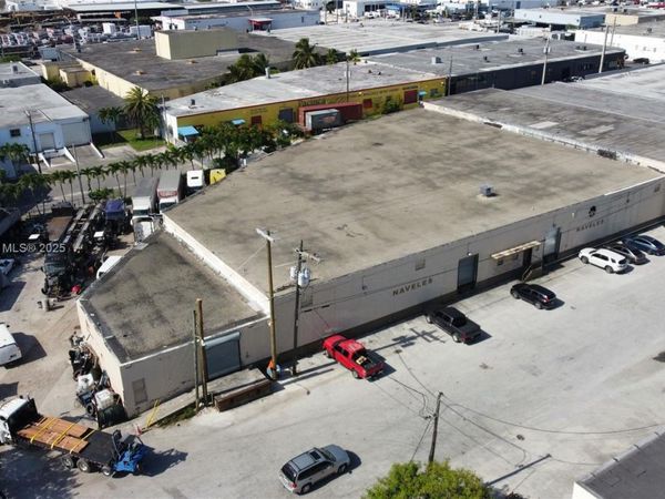 3747 NW 52nd St, Hialeah, FL 33142