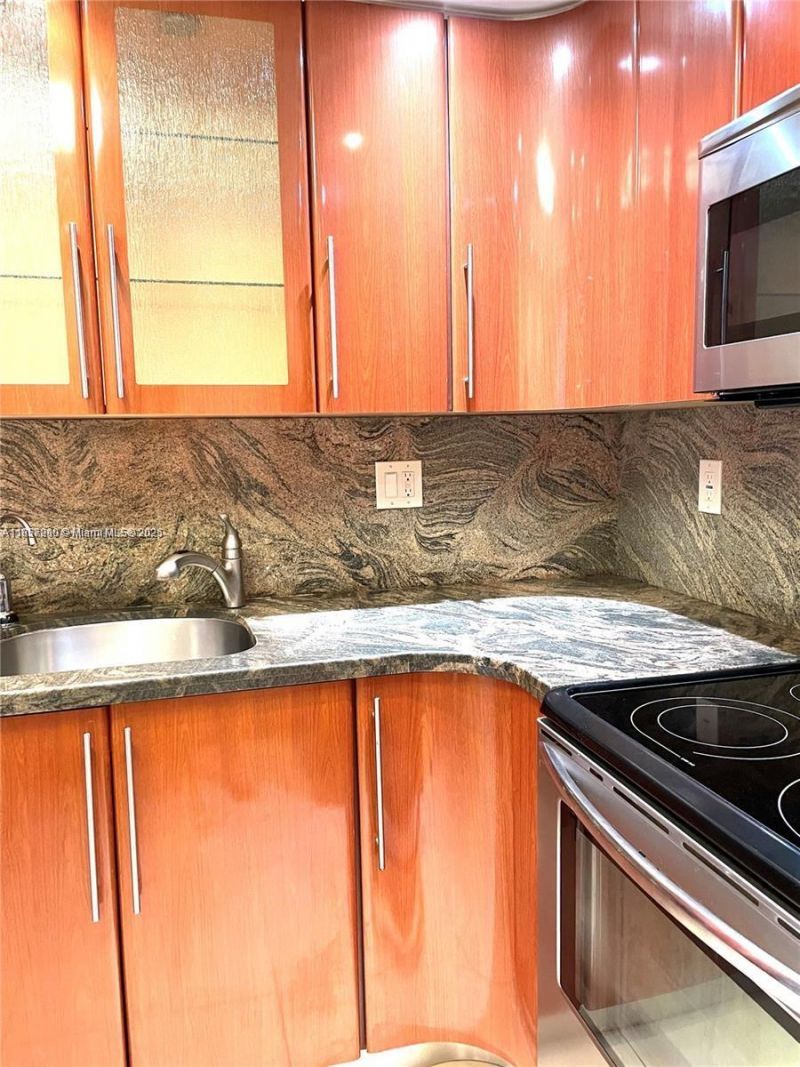 210 174th St, Unit 1103, Sunny Isles Beach, FL 33160 Photo